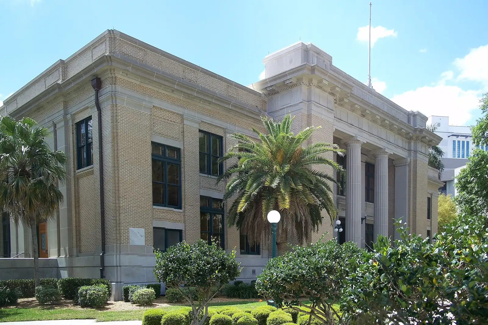The old Lee County Courthouse in downtown Fort Myers.